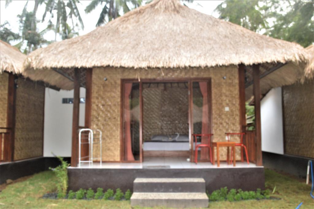 Airas' Garden Homestay Kuta  Luaran gambar