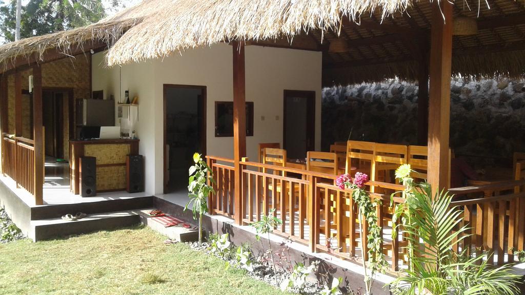 Airas' Garden Homestay Kuta  Luaran gambar